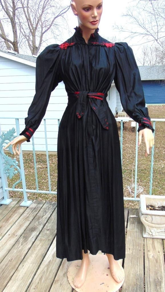 Victorian Black Dress/ Dressing Gown Leg-O-Mutton Sleeves