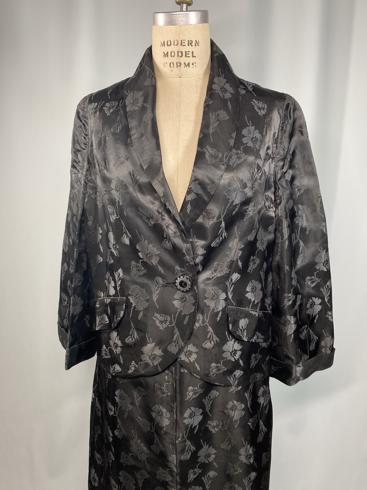 Vintage Skirt Suit SIZE LARGE black jacquard tailored classic 50s 60s goth