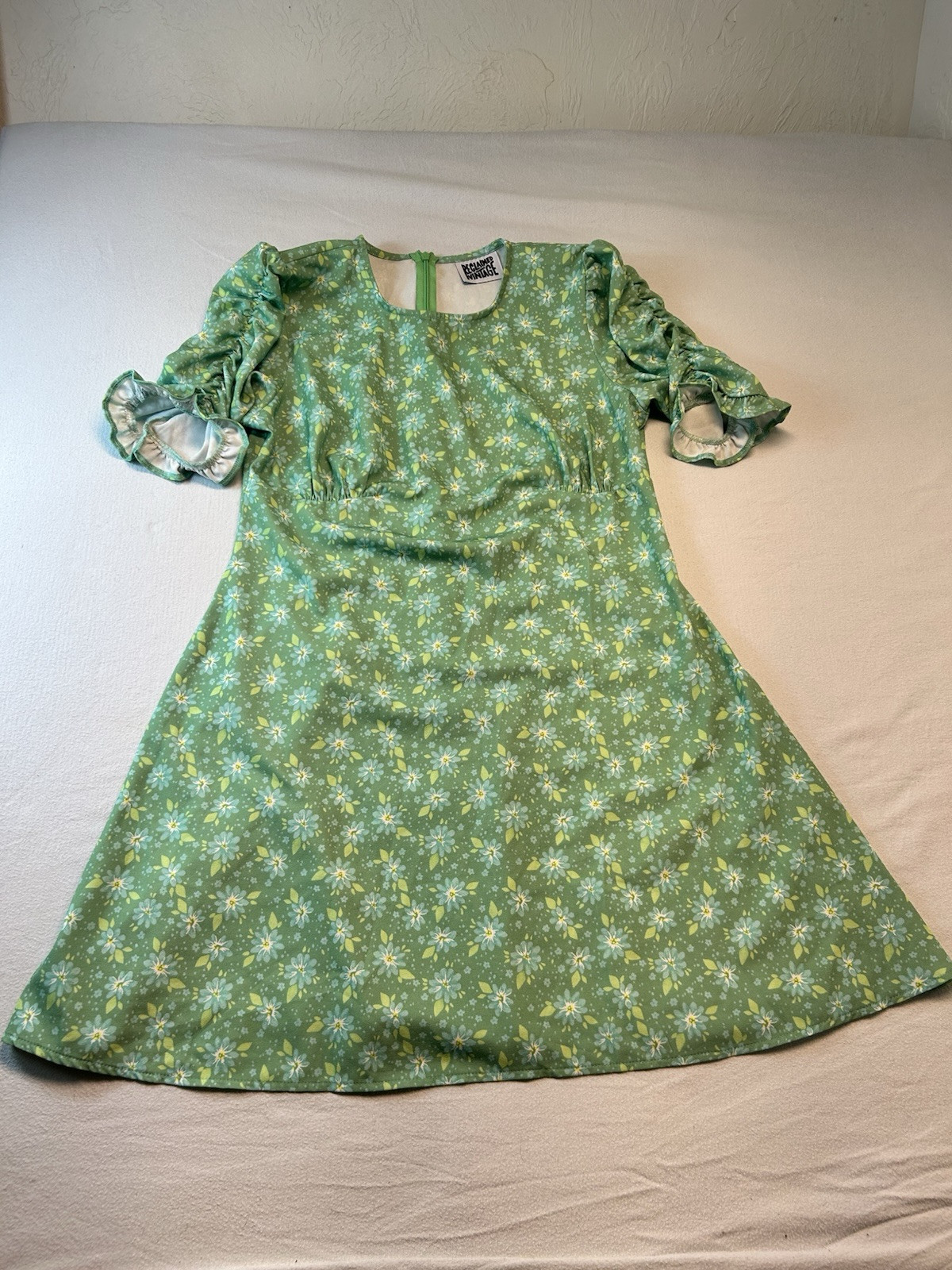 Reclaimed Vintage Inspired Mini Tea Dress with Bust Seam Daisy Print Size 8