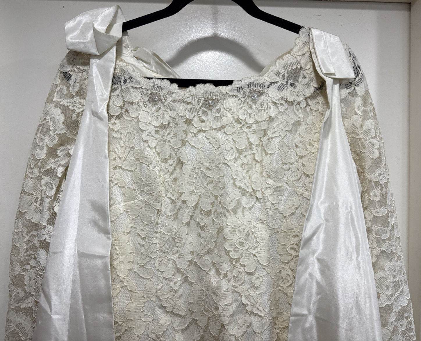 ***ANTIQUE/VINTAGE 1967 Lace Sheath LS Wedding Dress w/Satin Cape Sz 5/6 L@@K***