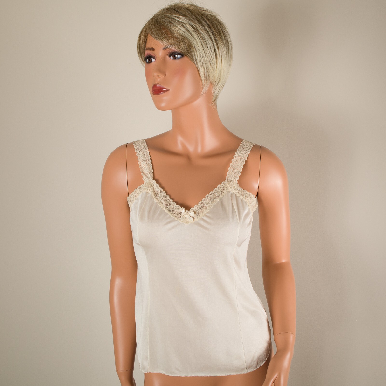 💖 BARI Vintage Size S Ivory Silky Nylon Cami Tank Top Elastic Lace Strap Trim
