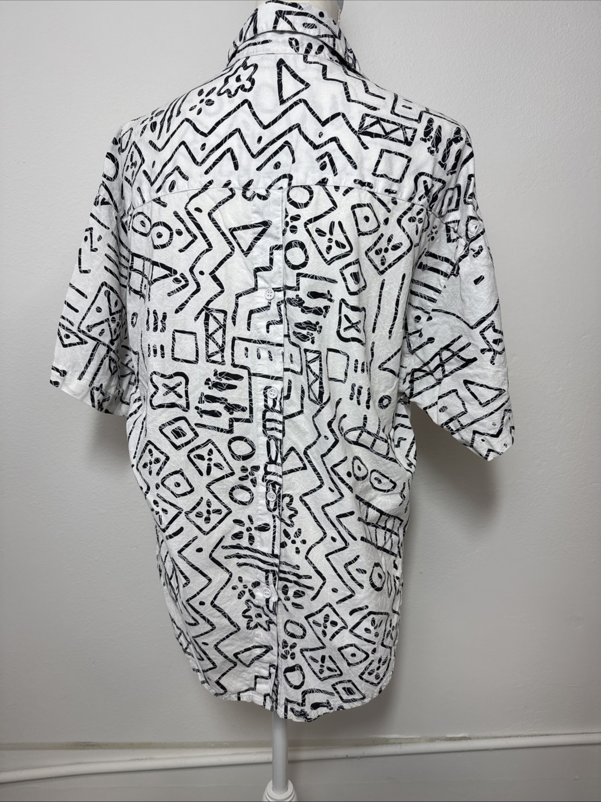 Vintage 80s Details Abstract Geometric Memphis Split Back Button Tail Shirt S