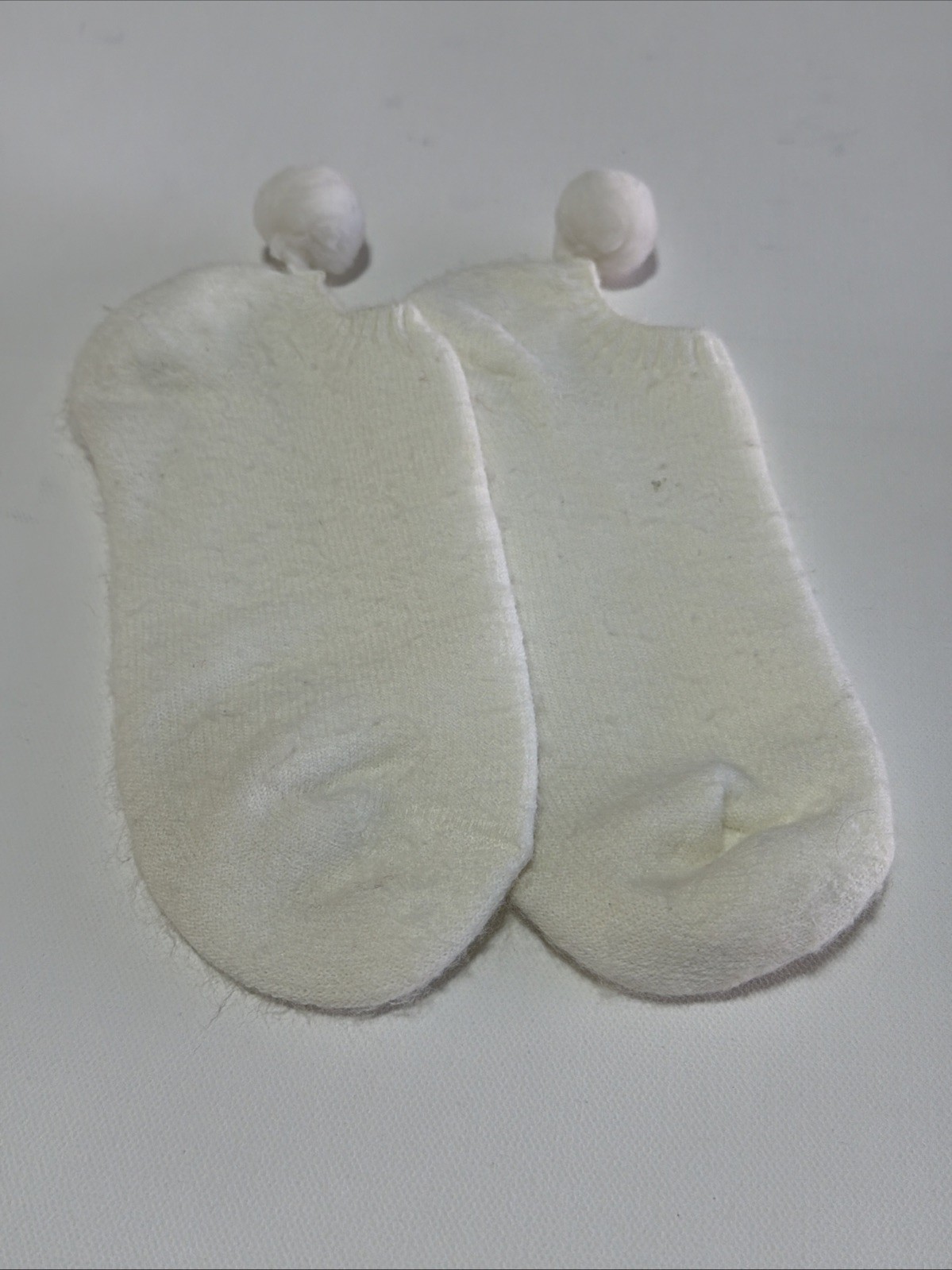 VTG Socks Women’s White Pom Pom 90s White Acrylic Blend Low Cut USA Made Ankle.