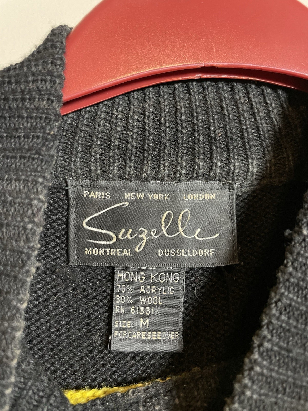 Suzelle Abstract Sweater Black Yellow Red Size Medium (A628)
