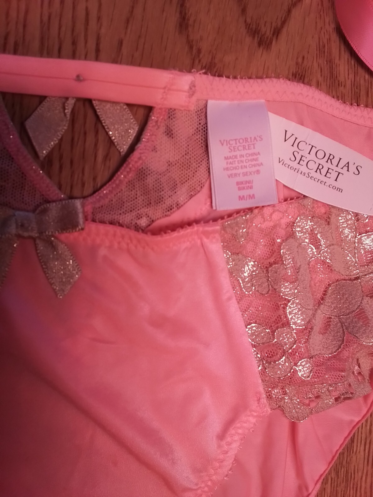 New VTG VICTORIA’S SECRET Very Sexy CORAL Shimmery Lace PANTIES Bikini Style M