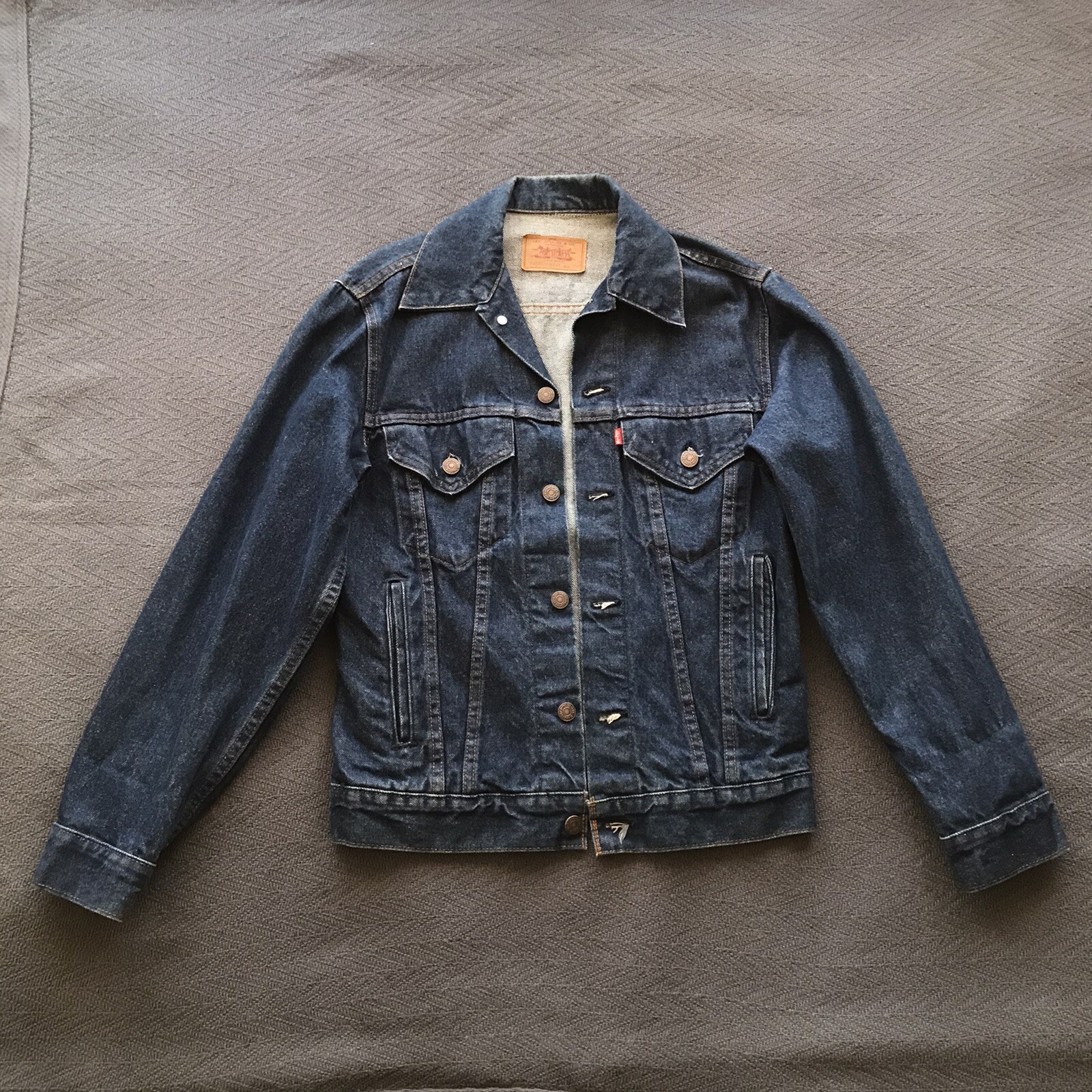 Vintage Levi’s Denim Jean Jacket Dark Wash Size 34 Awesome