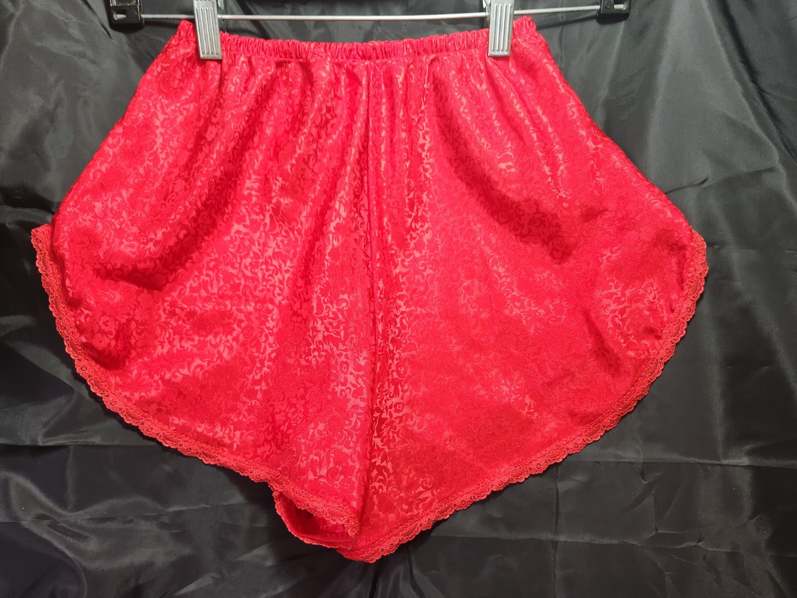 VTG PINEHURST LINGERIE RED SILKY POLY LACE LEG TAP PANTY FLORAL SZ 5 EXC