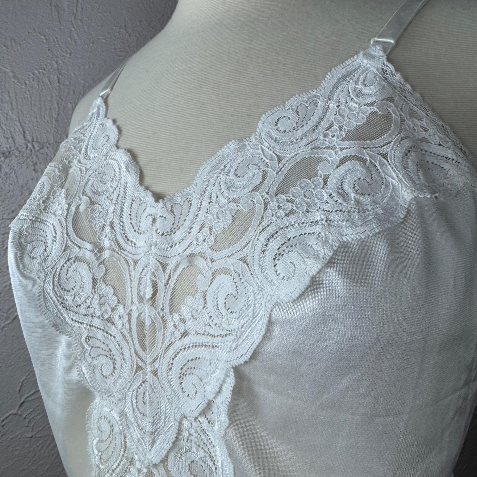 Vintage 80’s white lace camisole small or med – see measurements romantic