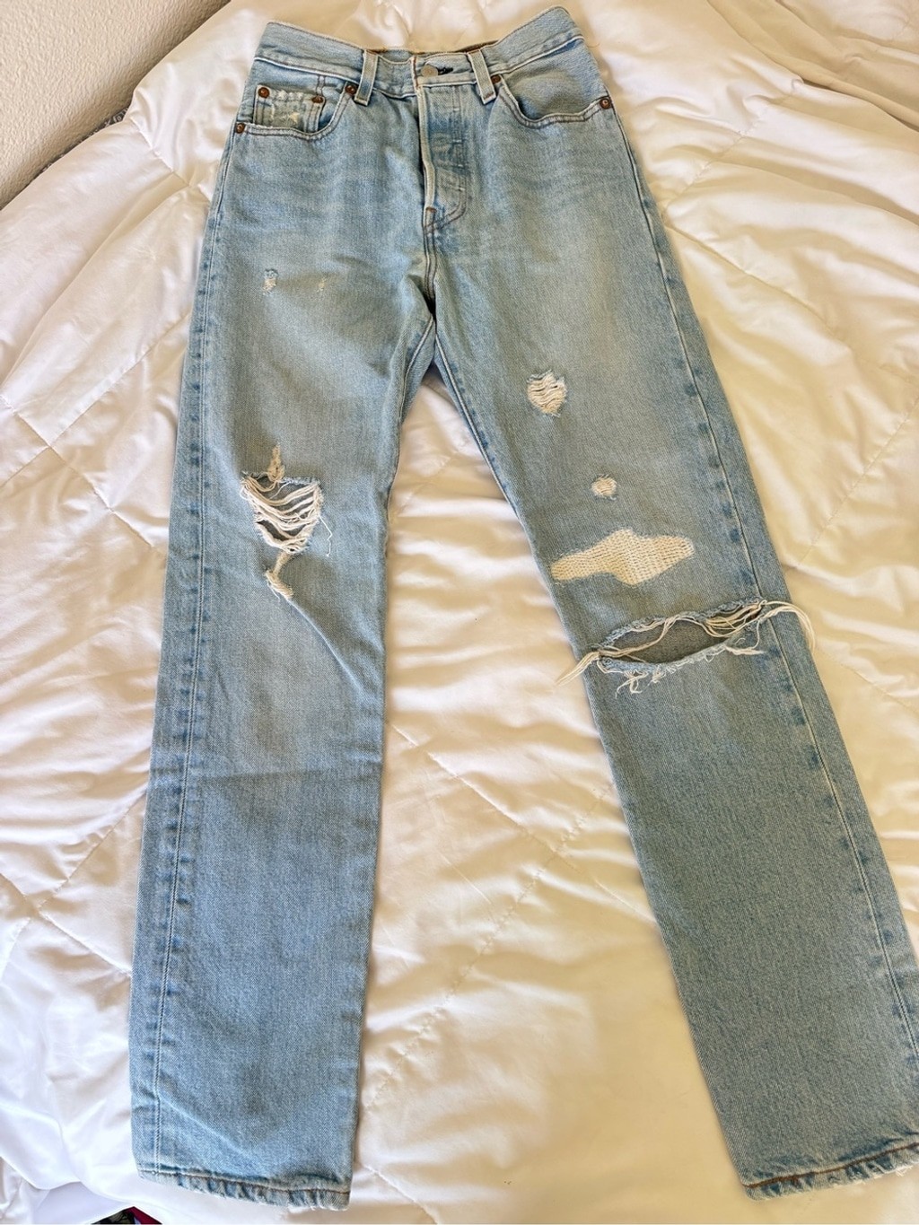 Vintage Levi’s 501 Light Wash Distressed Denim Jeans Women’s Size 0/2 Approx Y2K
