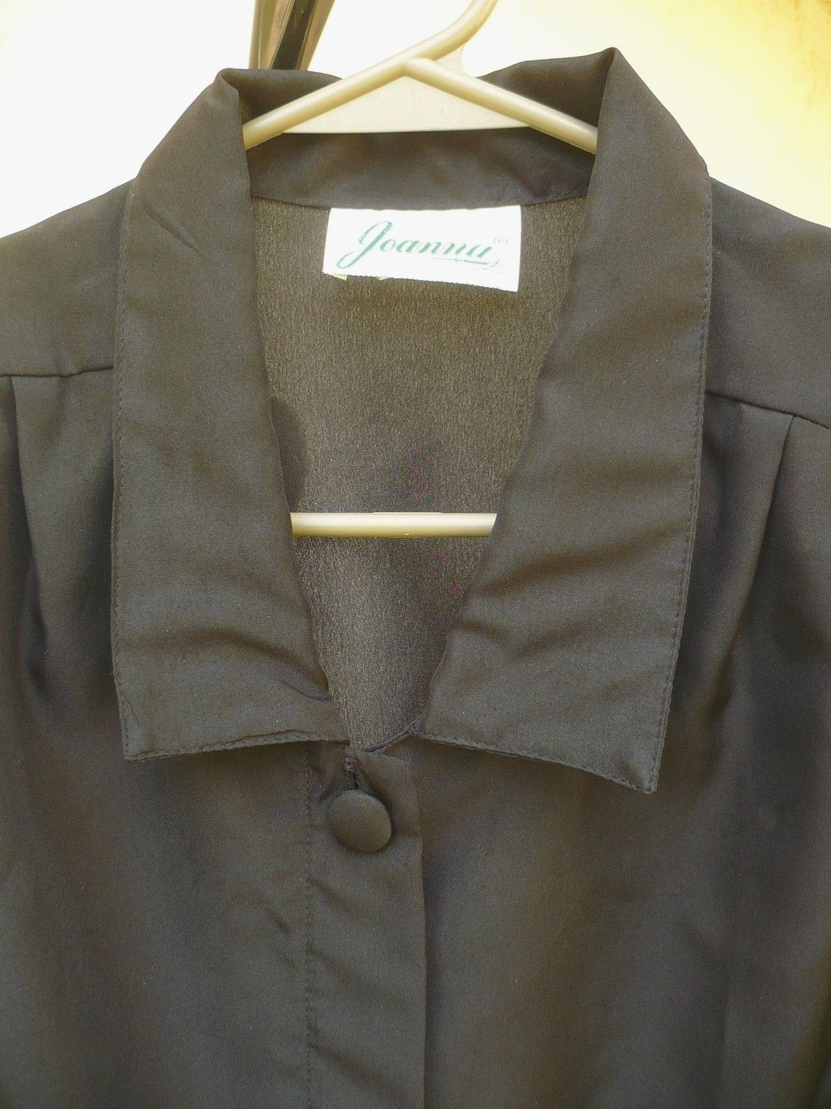VTG 80S JOANNA M SOLID BLACK HIDDEN BUTTON DOWN LS SILKY POLY BLOUSE SHIRT WOMEN