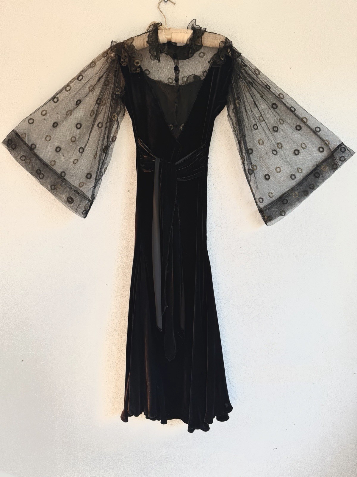 READ 1920s 1930s VELVET GOWN Vintage Flared Sleeve Dress Witchy Embroidered S