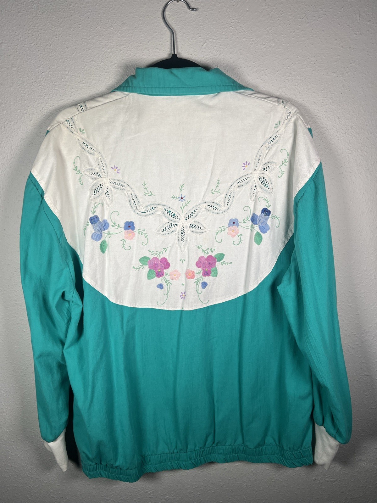 Vintage 80s or 90s windbreaker jacket with Flower Details #31