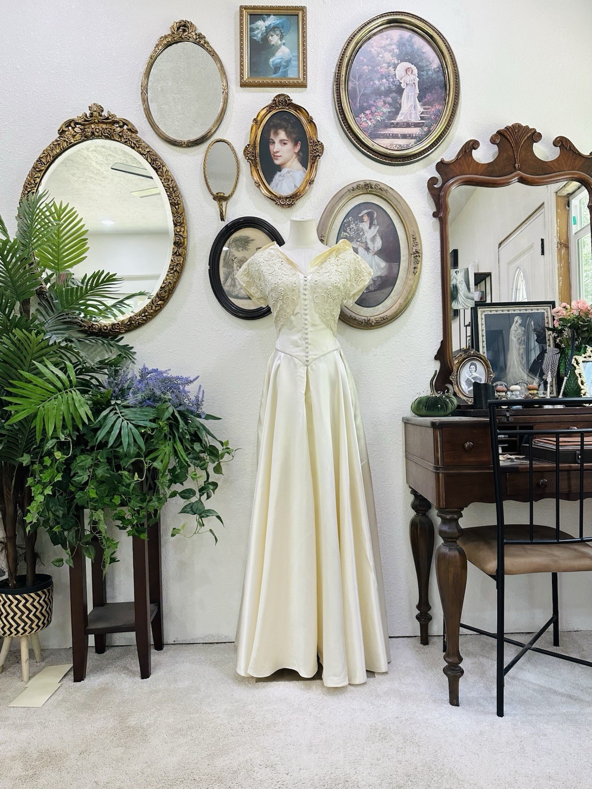 1940s Vintage Silk Satin Wedding Dress – Timeless Elegance | Civil Wedding
