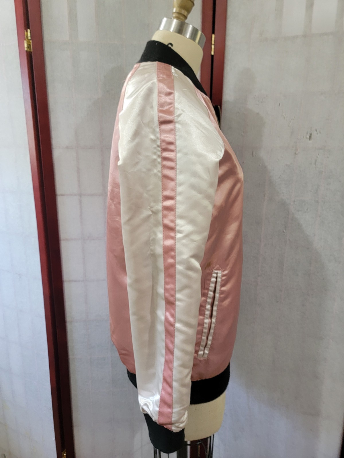 Vtg Embroidered Satin Stratavarious Reversible Bomber Jkt Floral Design sz Sml