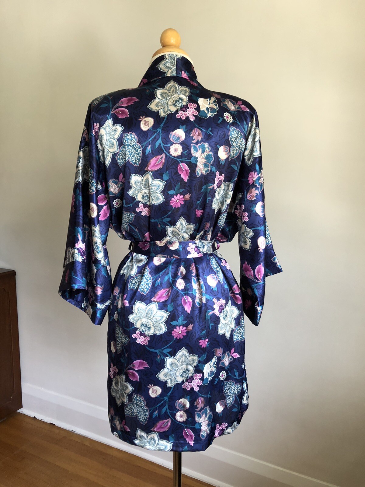 STUNNING VTG CALIFORNIA DYNASTY Blue Floral Silky Satin Robe Dressing Gown S/M