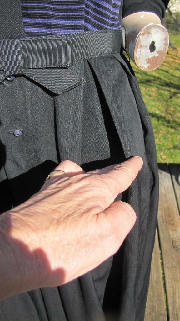 1940s MINX MODES BLACK GABARDINE DRESS W PURPLE CORDUROY BODICE 26W