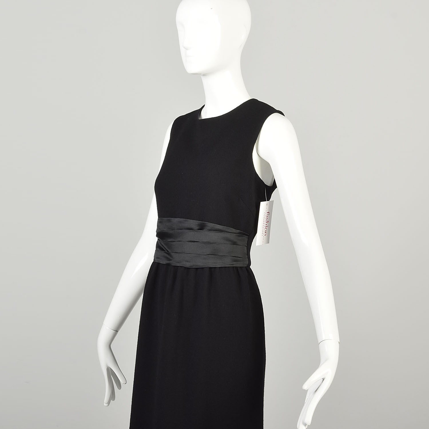 Medium 2000s Sleeveless LBD Little Black Dress Satin Ruched Waist Cocktail Dress