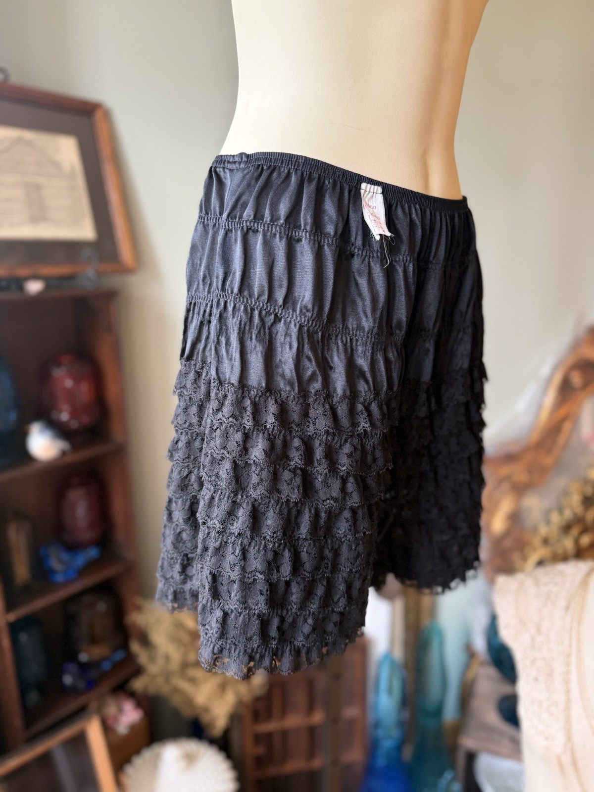 VINTAGE MALCO MODES BLACK PETTIPANTS SIZE MEDIUM SQUAREDANCE TIERED RUFFLE