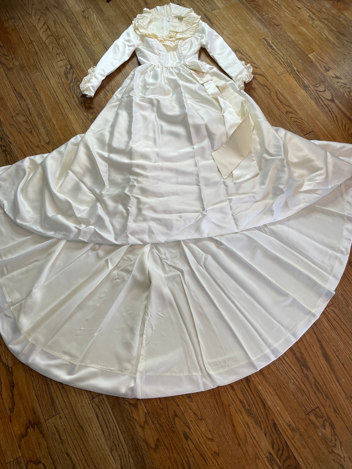 Vintage 70s 80s USA Michele Piccione Modest Ivory Victorian Ruffle Wedding Dress