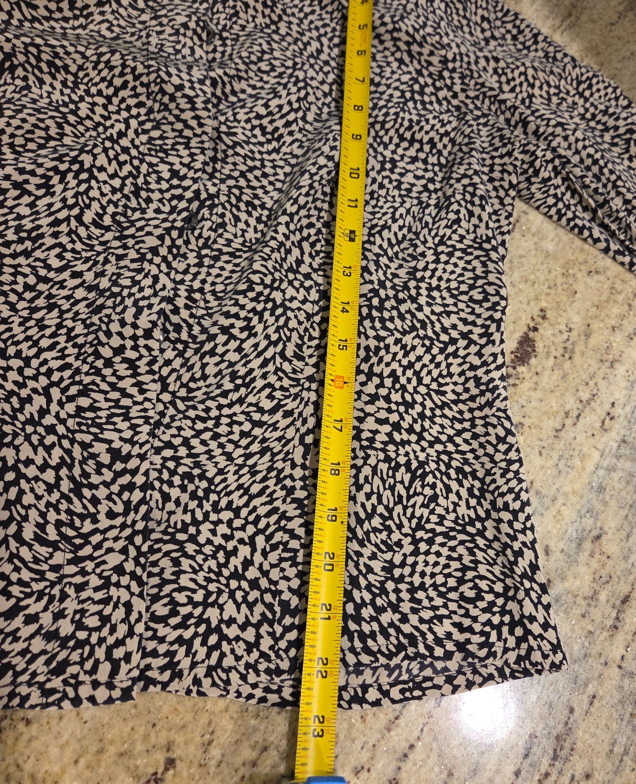 Carlisle Vintage Women’s 100 % Silk Animal Print Blouse Size 10 Old Money Artsy