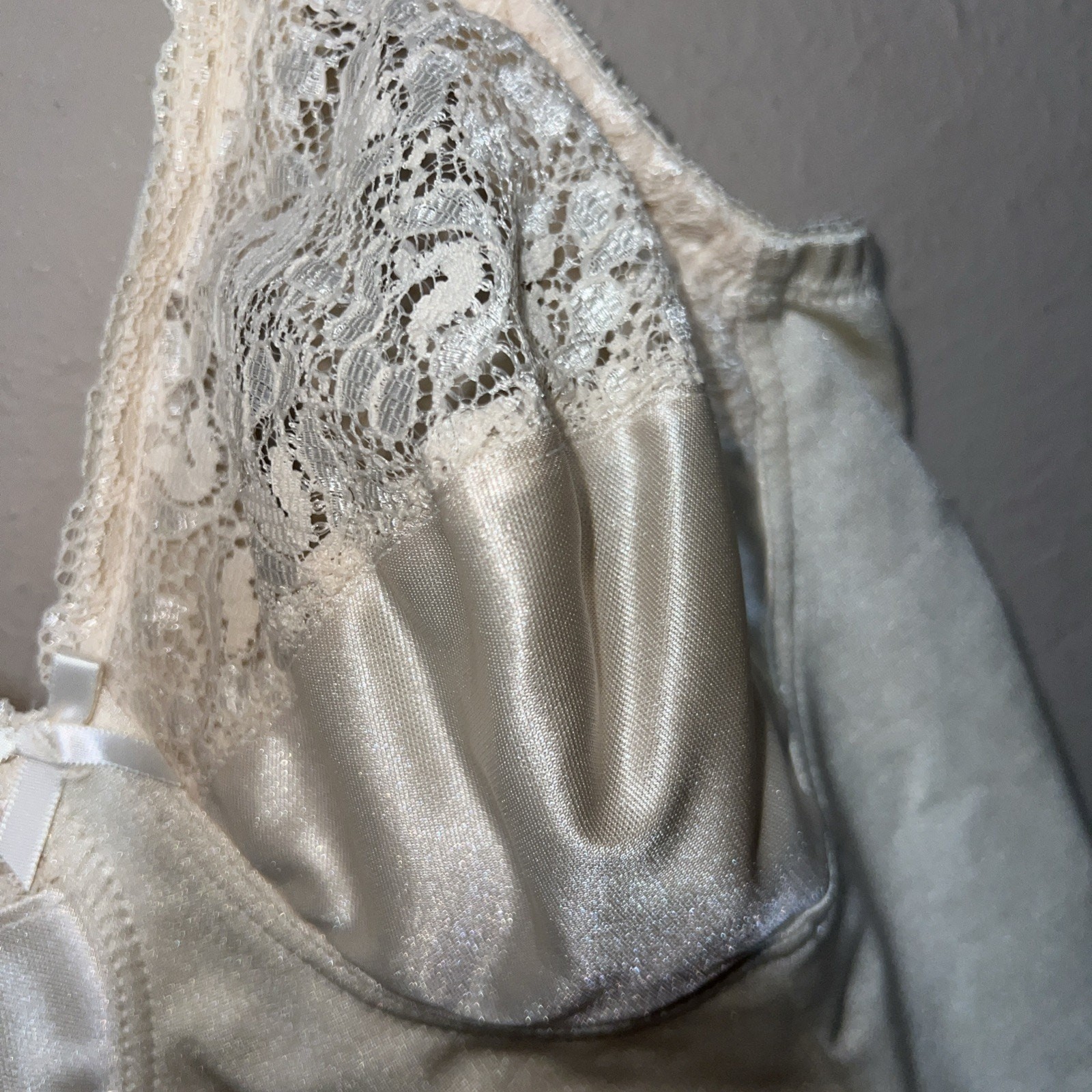 UNDERSCORE VINTAGE SATINY IVORY WIRELESS CUPS ALL IN ONE SHAPER CORSET 38B