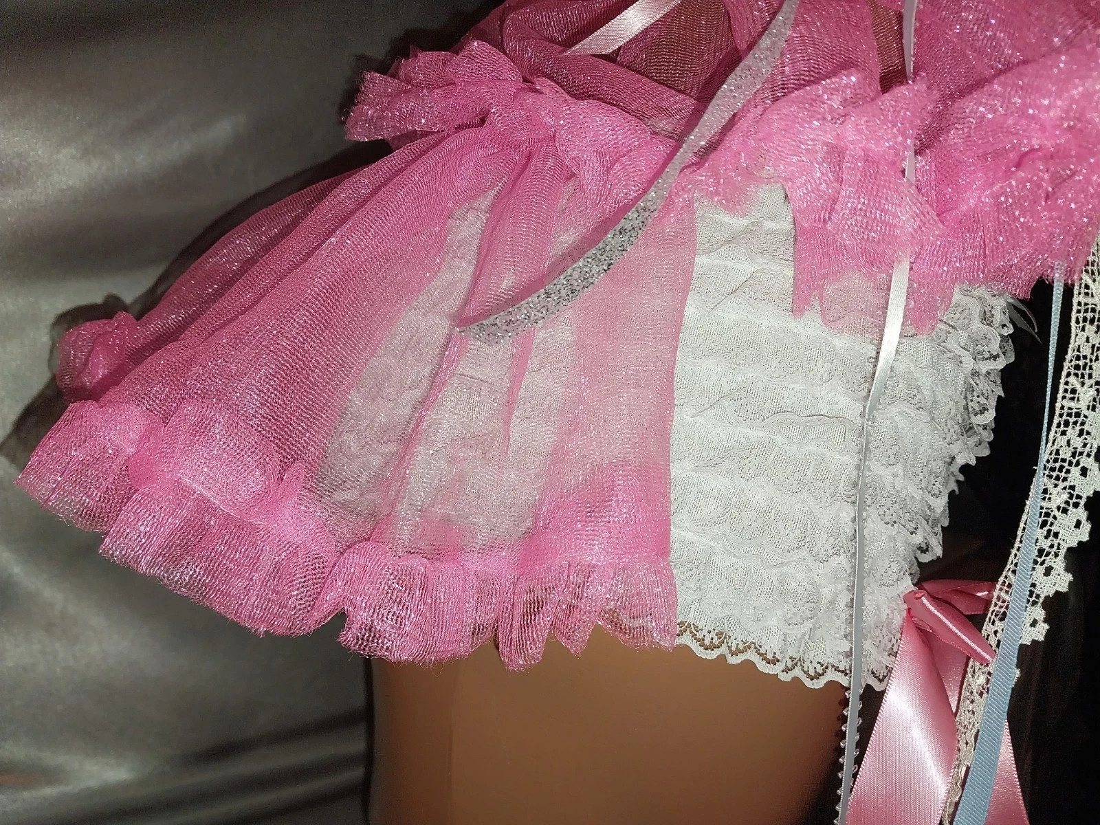 vtg SILKY SHINY NYLON RUFFLES CHIFFON PINK LAYERS LACE BRA TOP SISSY PANTIES SET