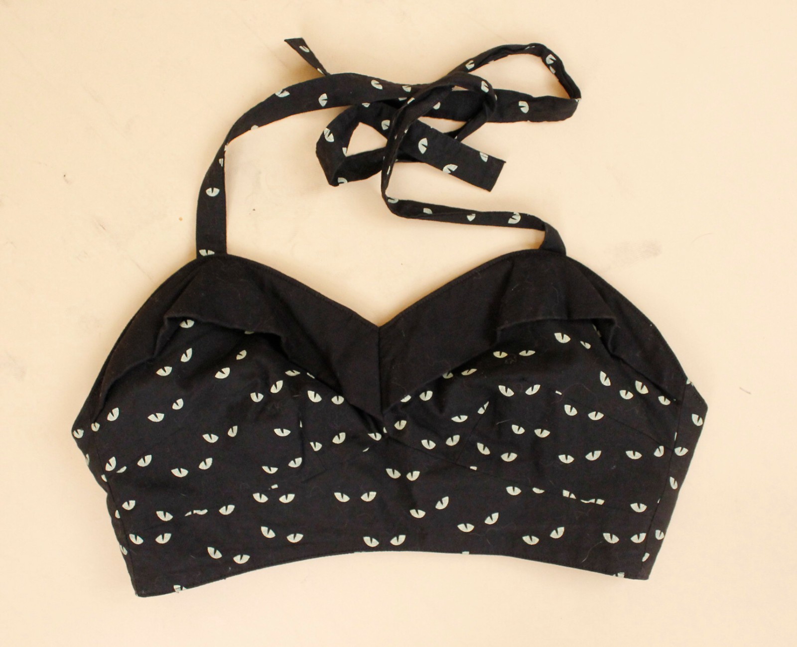 70s Vtg Style Queen of Hearts Black Eyes Novelty Print Halter Top Pin Up Xs