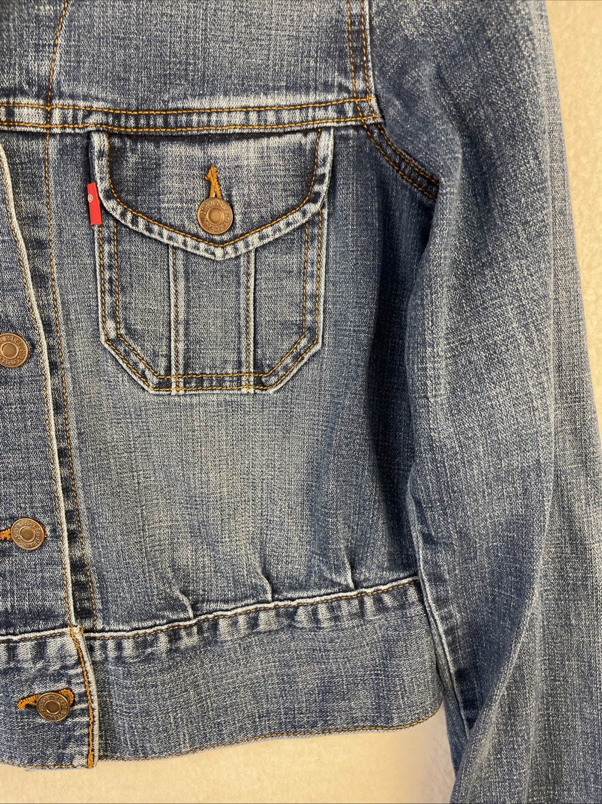 Levi’s Blue Denim Jean Jacket Fitted Cropped Size Medium Women EUC