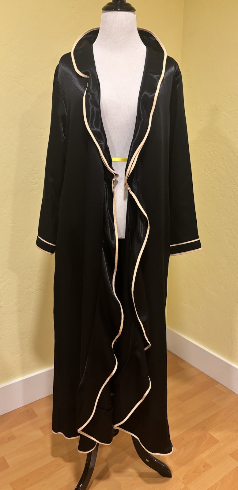 Jones New York Black Satin Robe Long Wrap Gown Women’s Size S/M Pockets