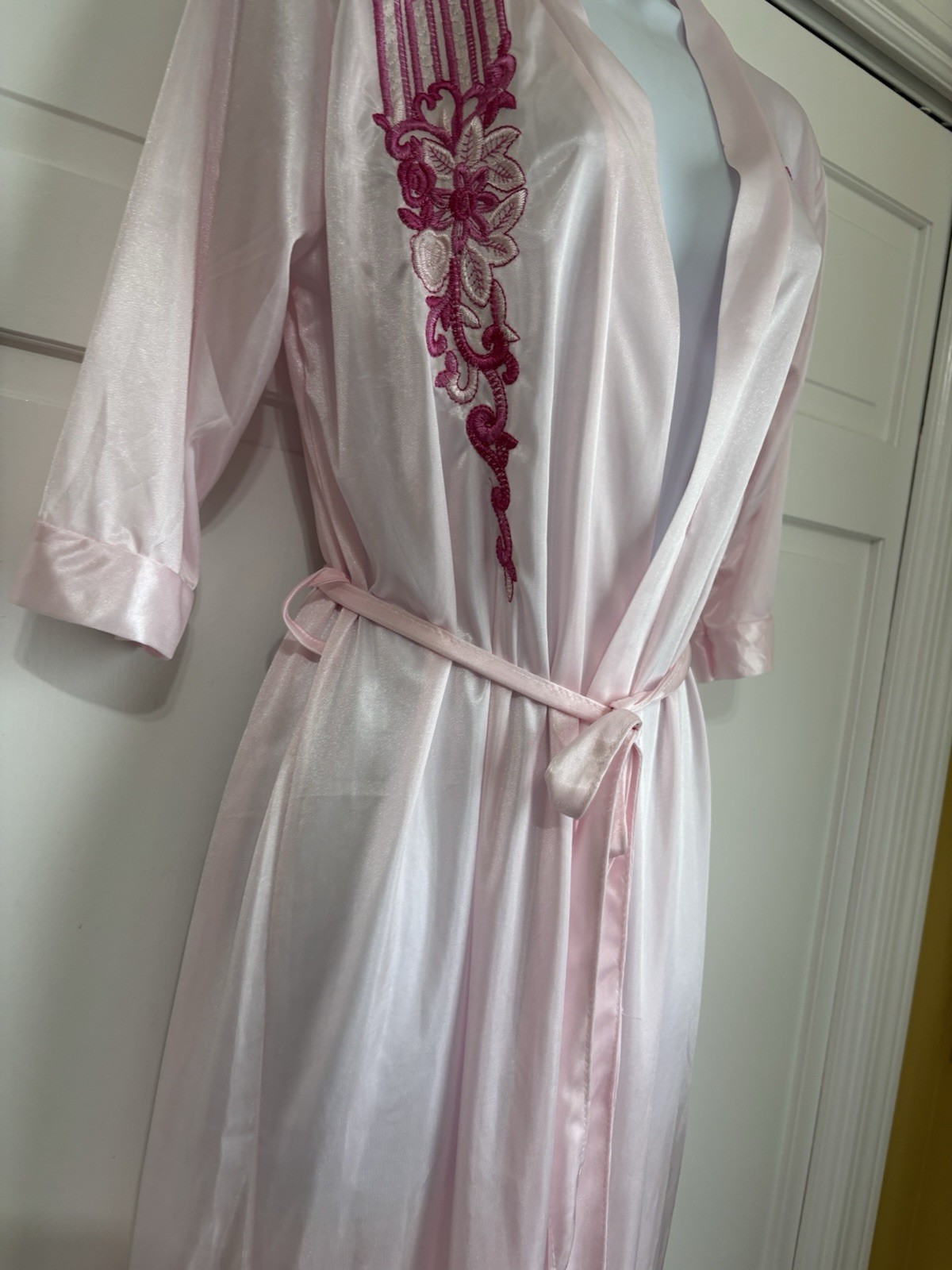 Vintage Lati Fashion Pink Midi Robe Dark Pink Embroidery Nylon Dressing Gown Med