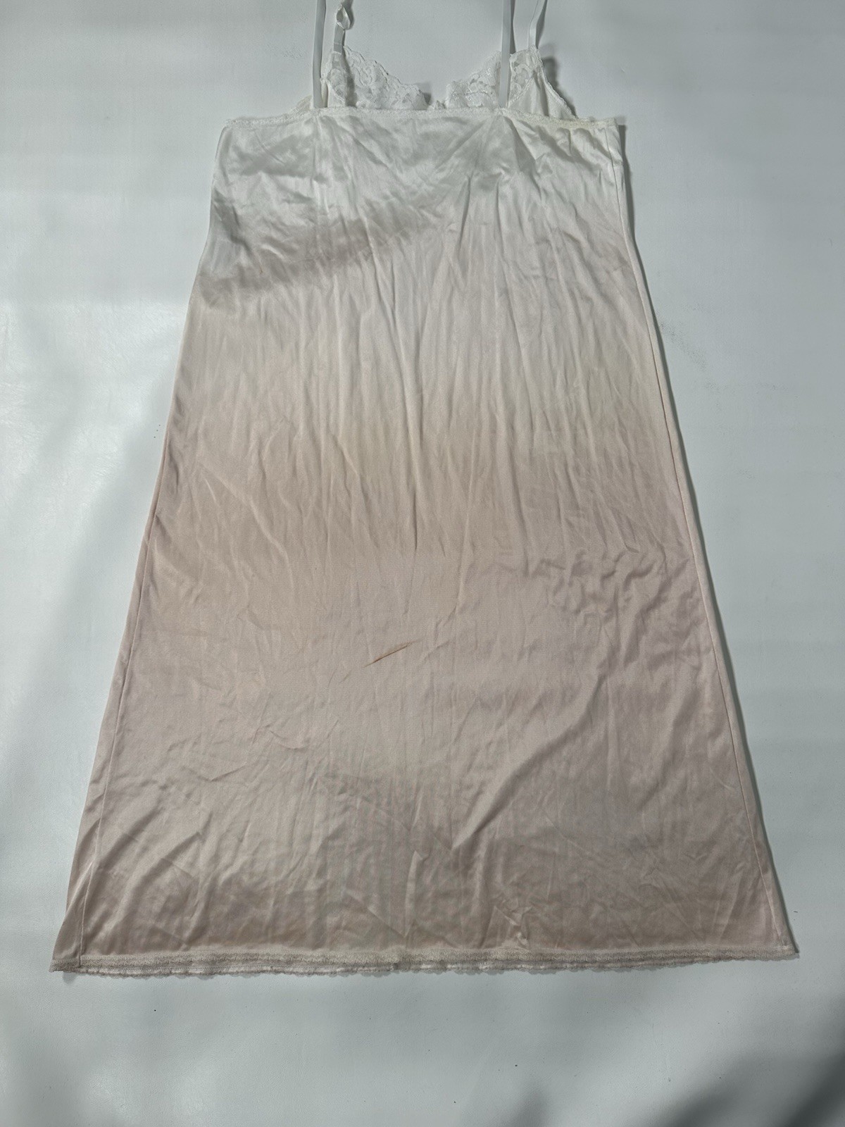 Vintage VASSARETTE Ombré White Blush Pink Silky Full Slip w/ Lace Size 28” 38/44