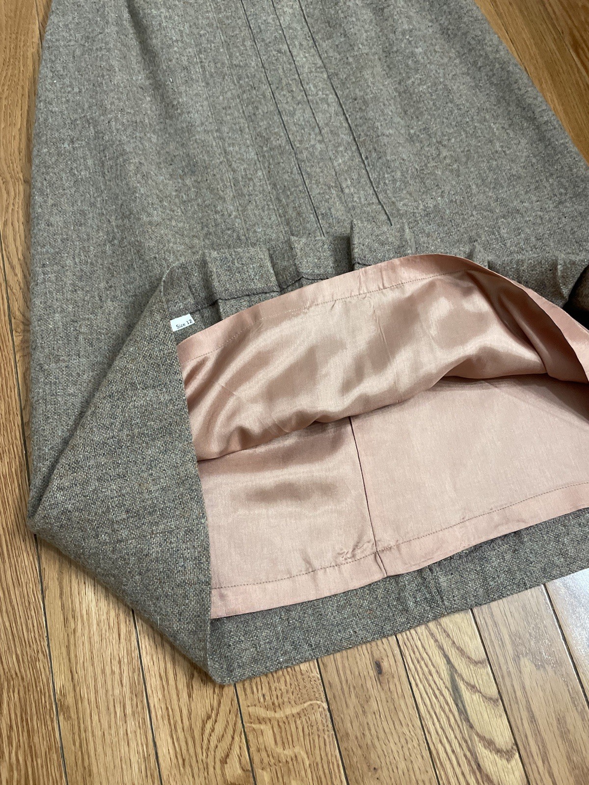 70s PRESTIGE OF BOSTON VINTAGE WOOL MID SKIRT UNION MADE USA TAN CLASSY PLEATED