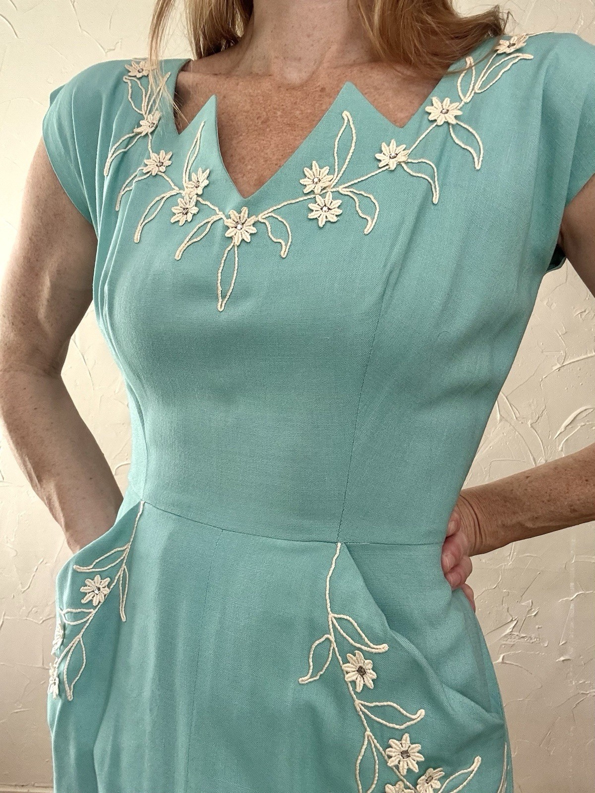 VTG 1950s Lilli Diamond Aqua Blue Jagged Neckline Atomic Floral Embroidery Linen