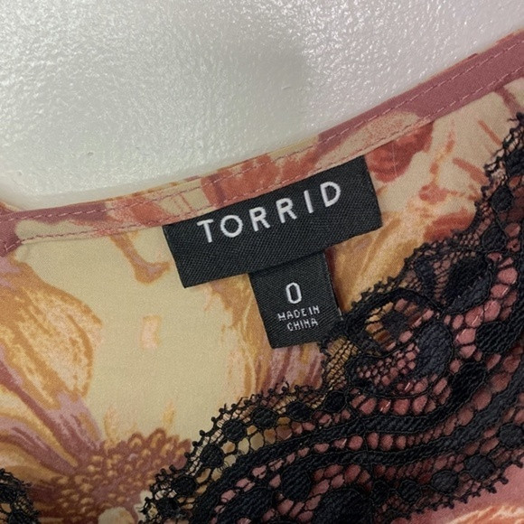 Torrid Walnut Floral & Black Lace Button Camisole‎