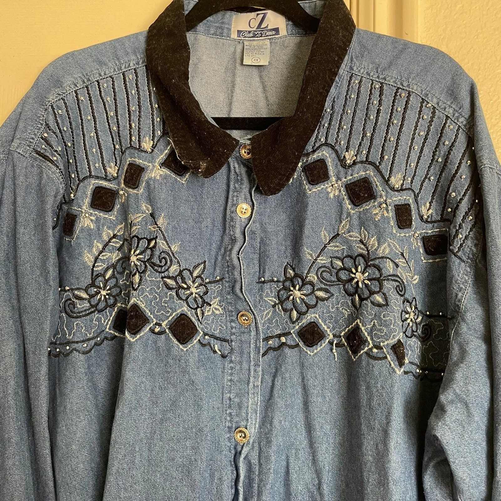 Vintage Classic Style | Timeless Retro Fashion | Unique Collectible Find