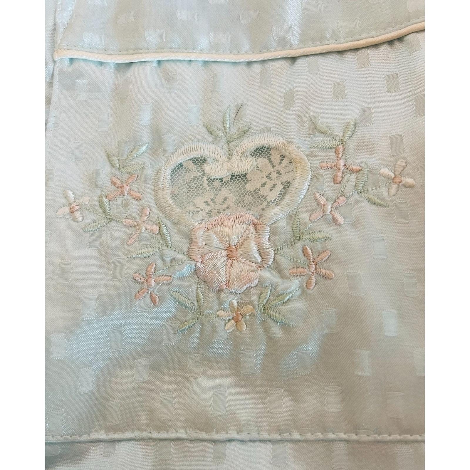 Vtg Miss Elaine Sea foam Green Satin Soft Wrap M Robe Embroidery Heart & Flowers