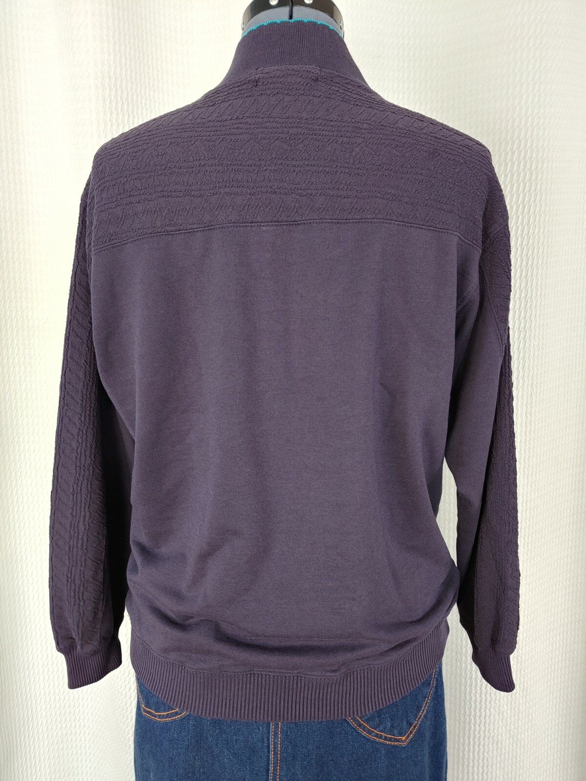 Vintage Blast Navy Sweatshirt with Pockets and Chest Design Size Medium