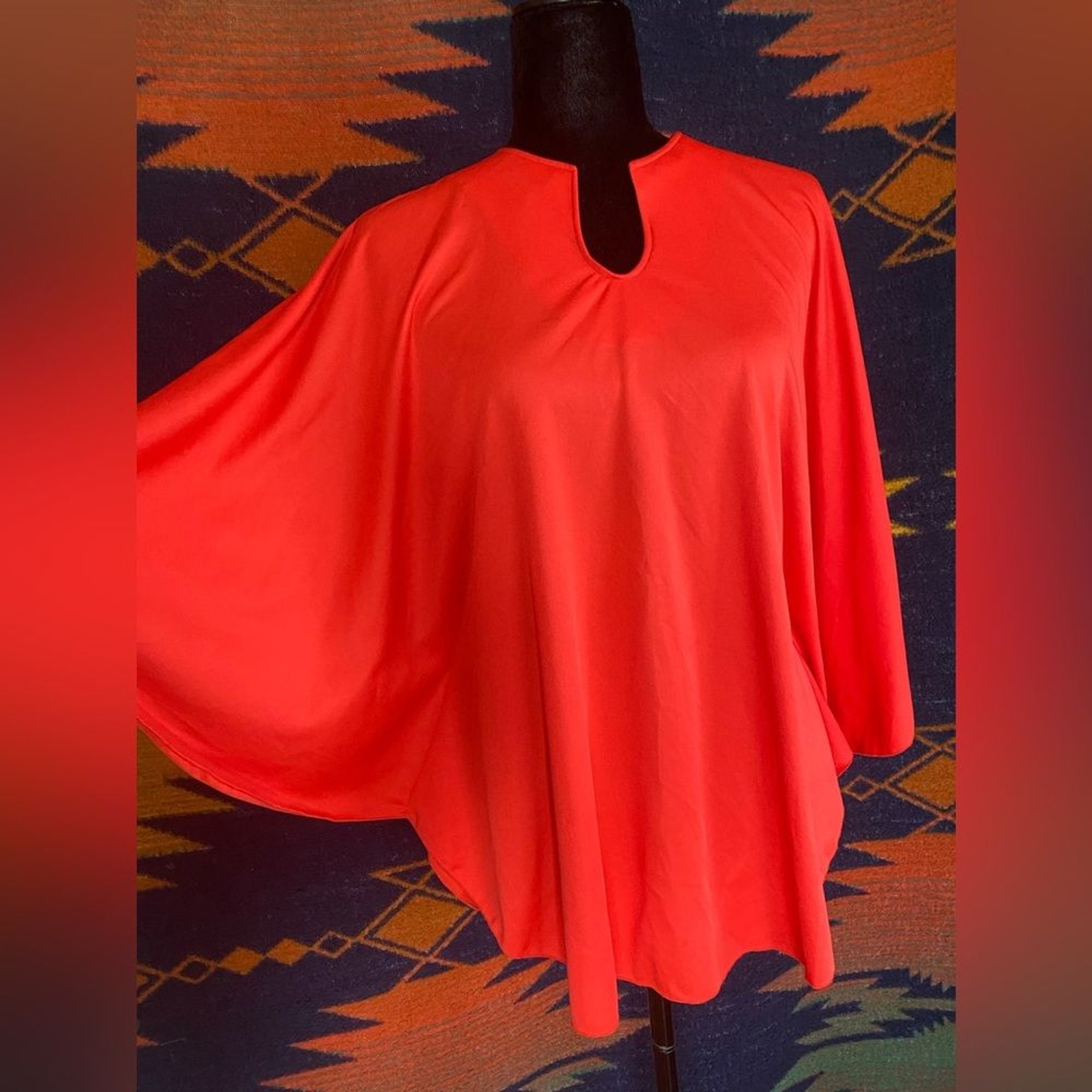 Vintage Shapely Bell/Kimono Sleeves Polyester Blouse! M/L OSFM