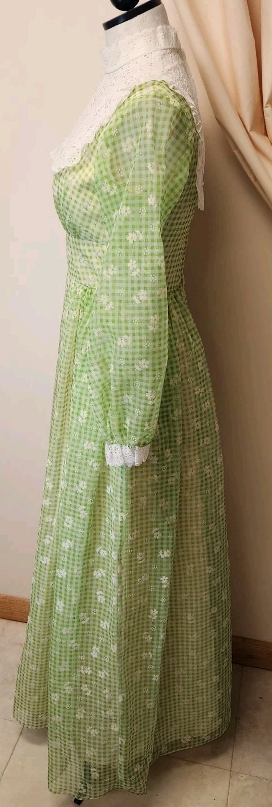 VINTAGE SPRING GREEN FLOCKED SHEER LINED FLORAL LONG DRESS*szS(PicMeasurements)