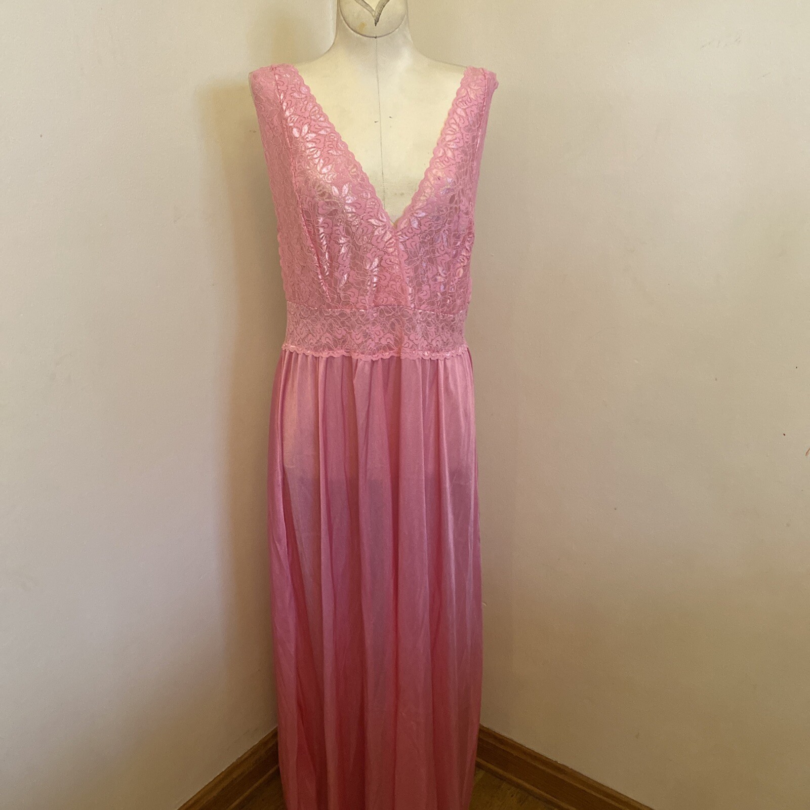 Vtg. Amoureuse Peignoir Set Pink Nightgown/Robe Size Medium Nylon