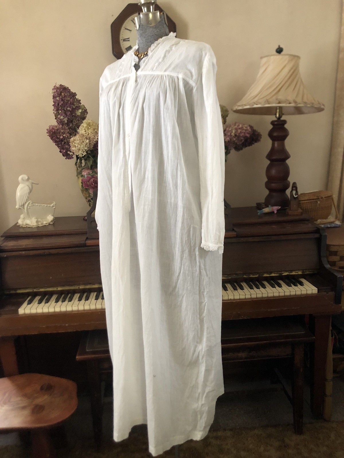 Vintage Antique 1800’s 1900’s Cotton Lace Dressing Bed Gown Lingerie 44-52-60