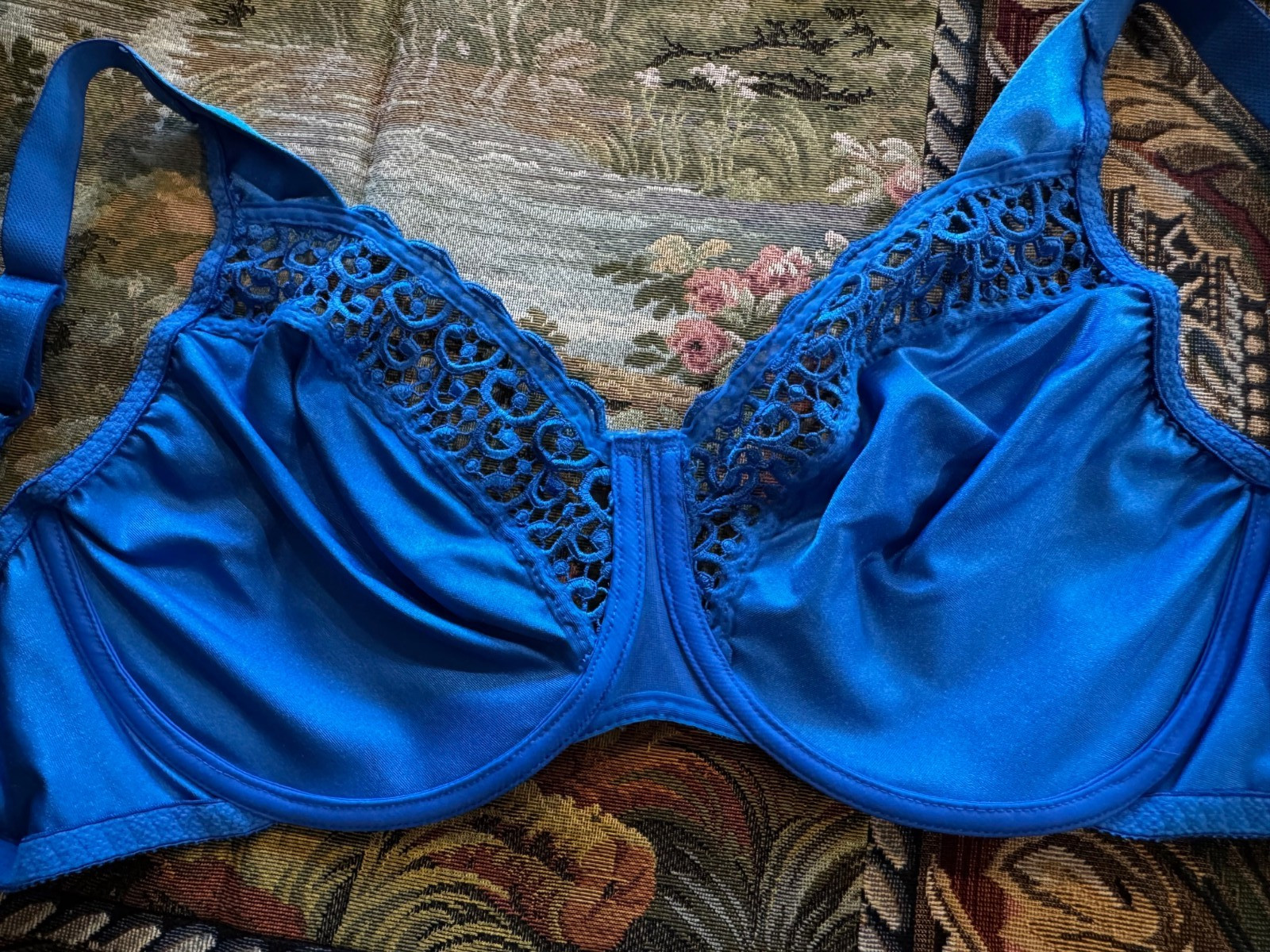 VINTAGE OLGA 33511 ROYAL BLUE SATIN LACE EDGINGS EMBROIDERED UW BRA ~ SIZE 38DD