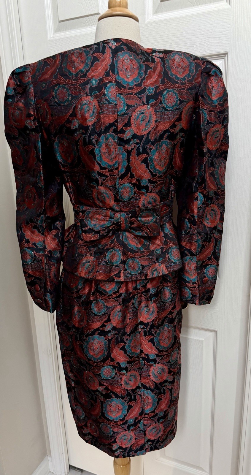 Vintage 80s Jill Richards SZ 8 Nipped Waist Brocade Suit Puff Sleeve Back Bow