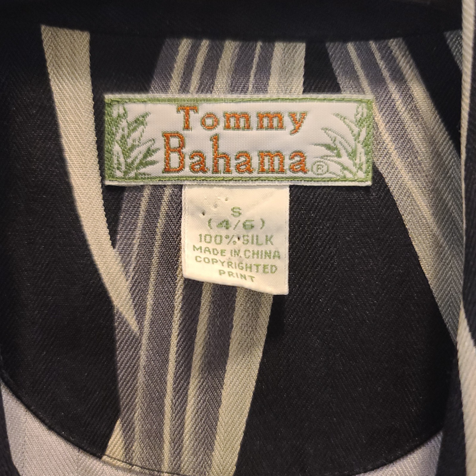 VTG 90s..TOMMY BAHAMA..CROPPED..SILK..HAWAIIAN..WOMENS..TOP / BLOUSE..sz S (4-6)