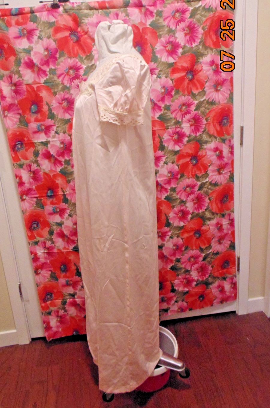 VTG Bert Yelin for Iris Pink Satin Long Night Gown Lace Eyelet Ribbon Trim SZ S