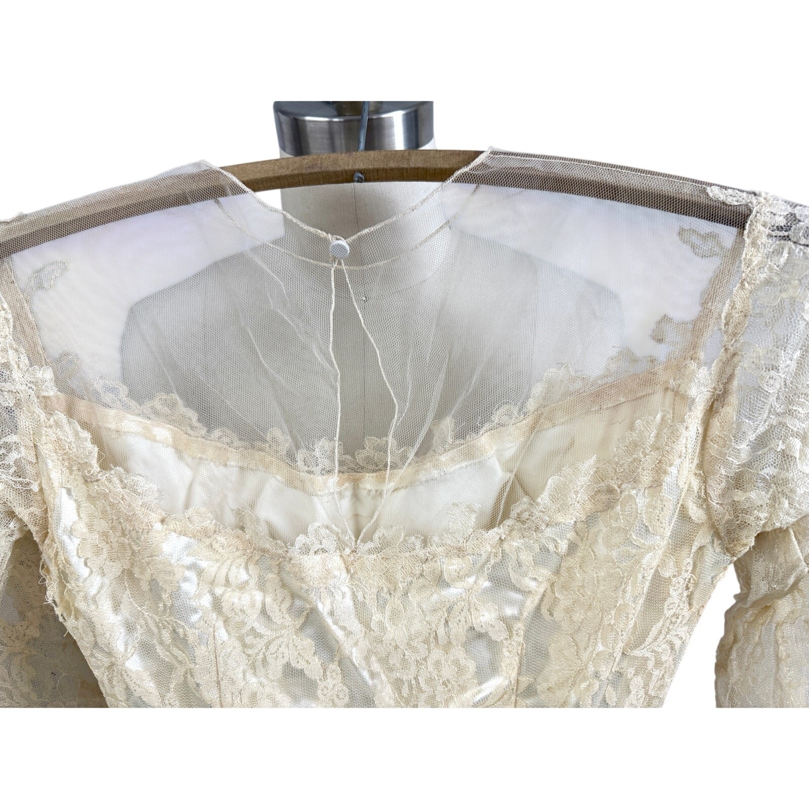 VTG 40s Hess Ivory Skinner Satin Wedding Gown Lace Illusion Yoke Train XS
