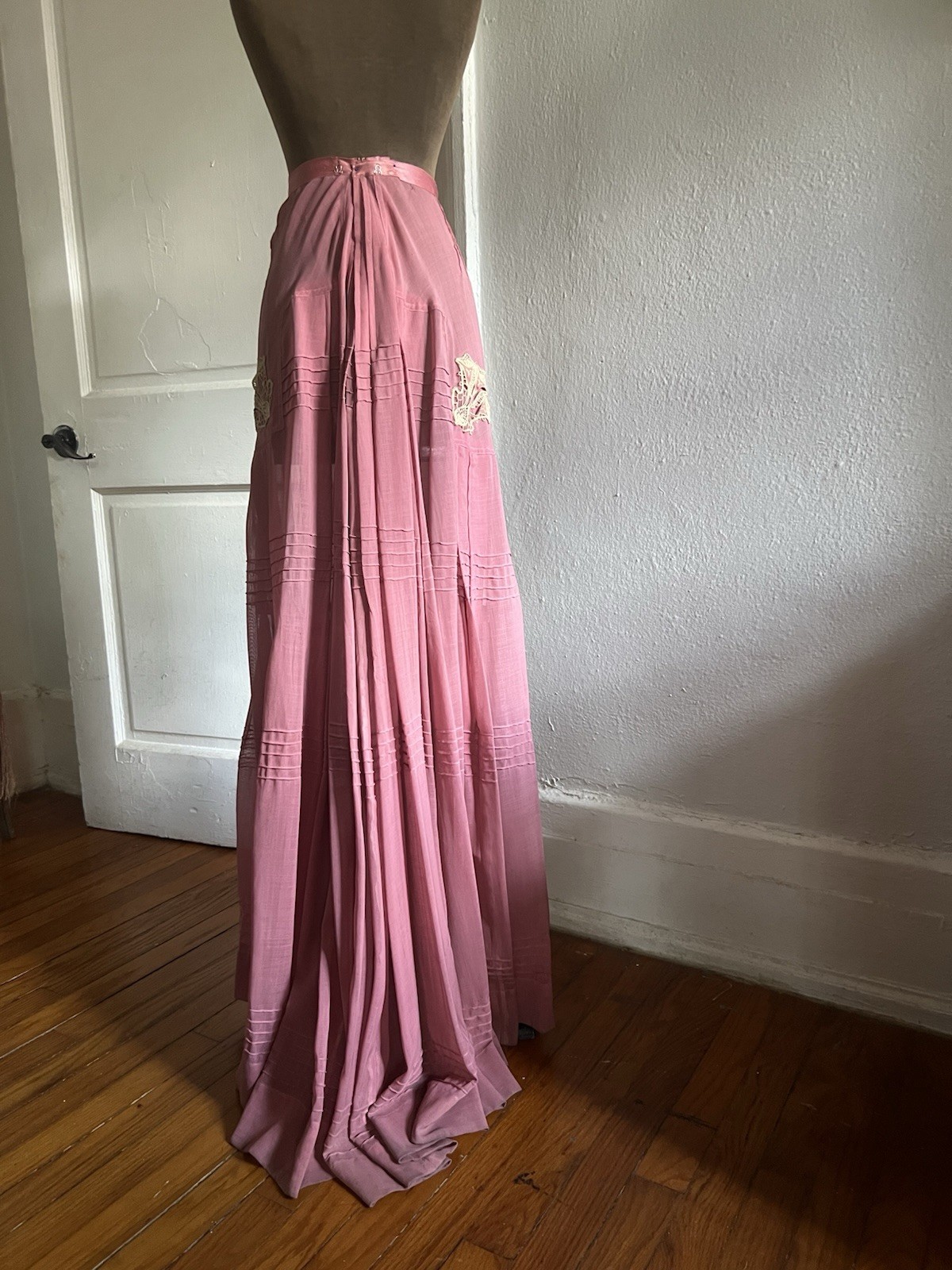 Antique Late Victorian/Early Edwardian Dusty Rose Pink Trained Skirt w/ Crochet