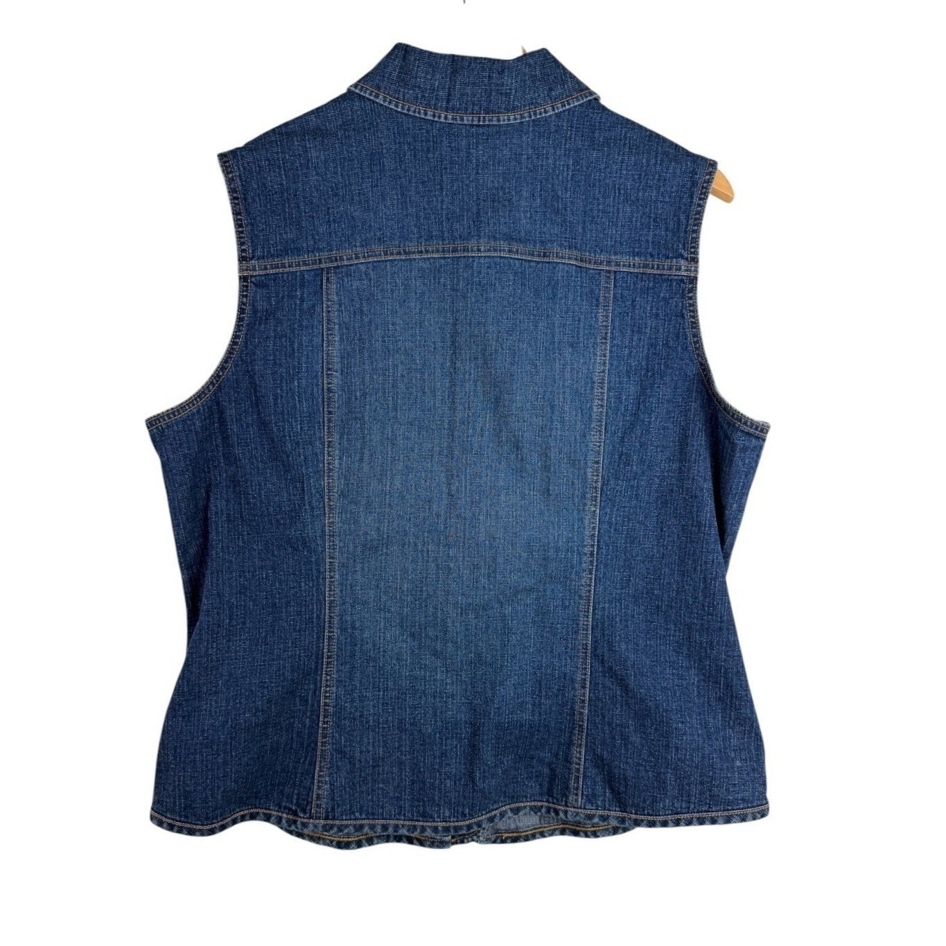 Chico’s Denim Sleeveless Button Down Vest Top size Large Blue