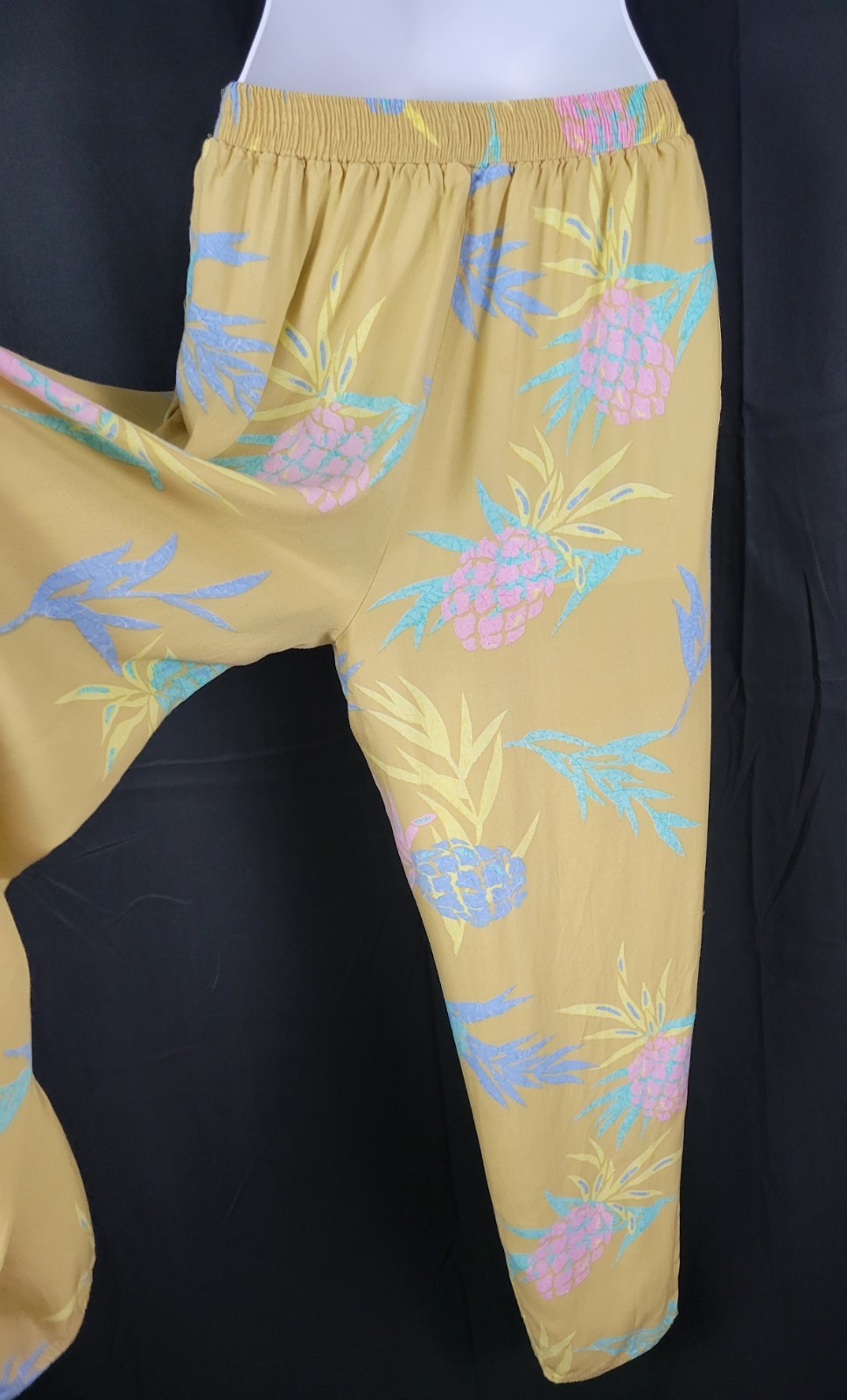 Vintage Maui Connection Tan Hawaiian Pants w Pastel Leaves Size Large