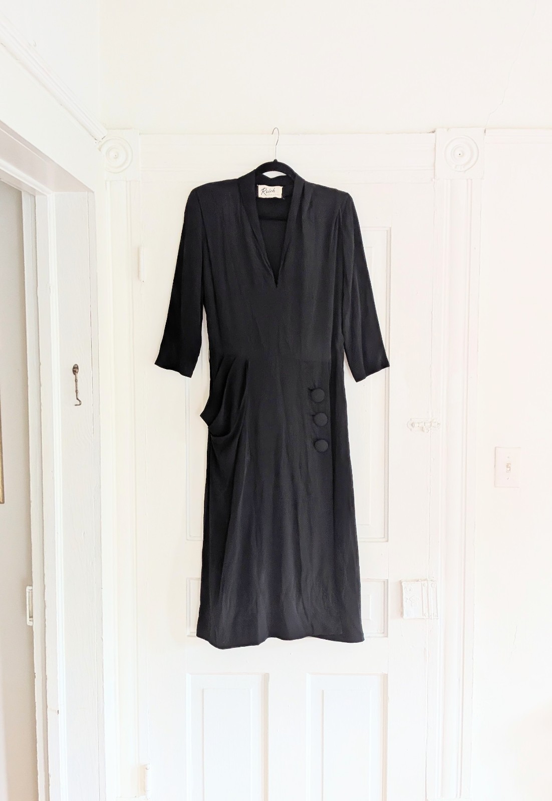 Vintage 1940’s-50’s Women’s Black Crepe Day Dress With Draped Detail Size 8/10